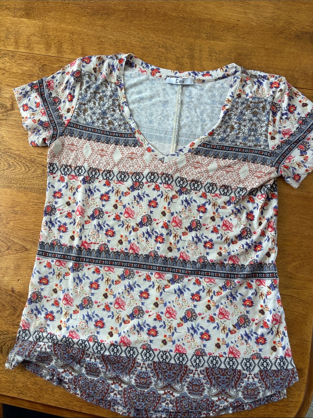Dex Cream Short Sleeve V-Neck Top with Navy and Coral Floral Print